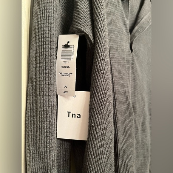 Aritzia Elissa Thermal Henley top - Picture 2 of 3